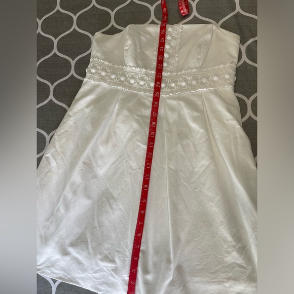 Lilly Pulitzer Betsey White Faille Beaded Strapless White Dress. EUC SIZE 6. - Picture 8 of 9